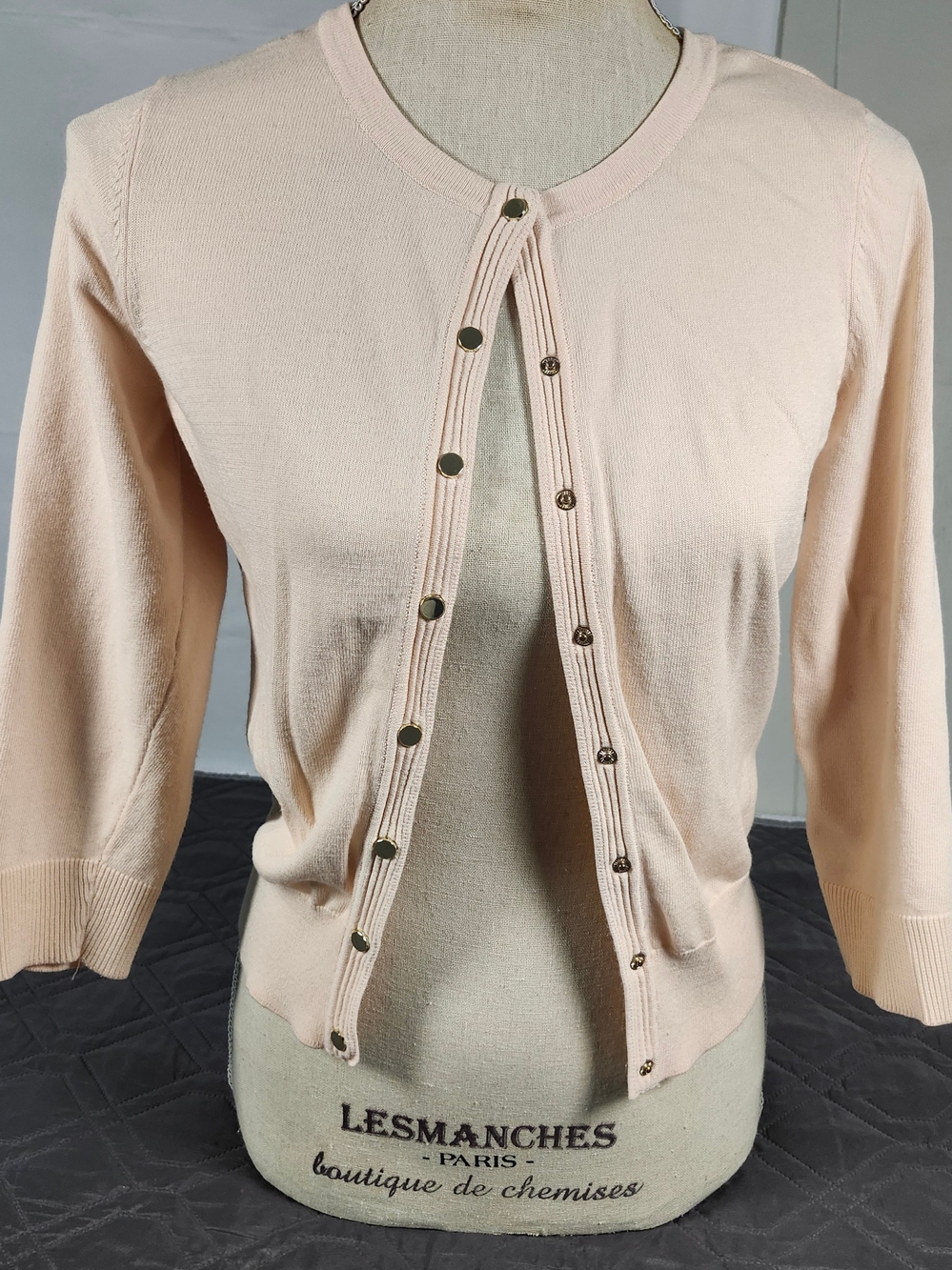 White House Black Market cream-colored crewneck cardigan size S Imperfection